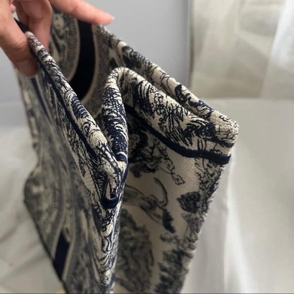 Dior Toile de Jouy Embroidery Tote - Picture 5 of 13